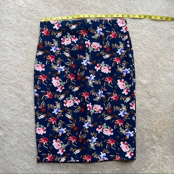 Philosophy Floral Print Pencil Skirt - Picture 6 of 12